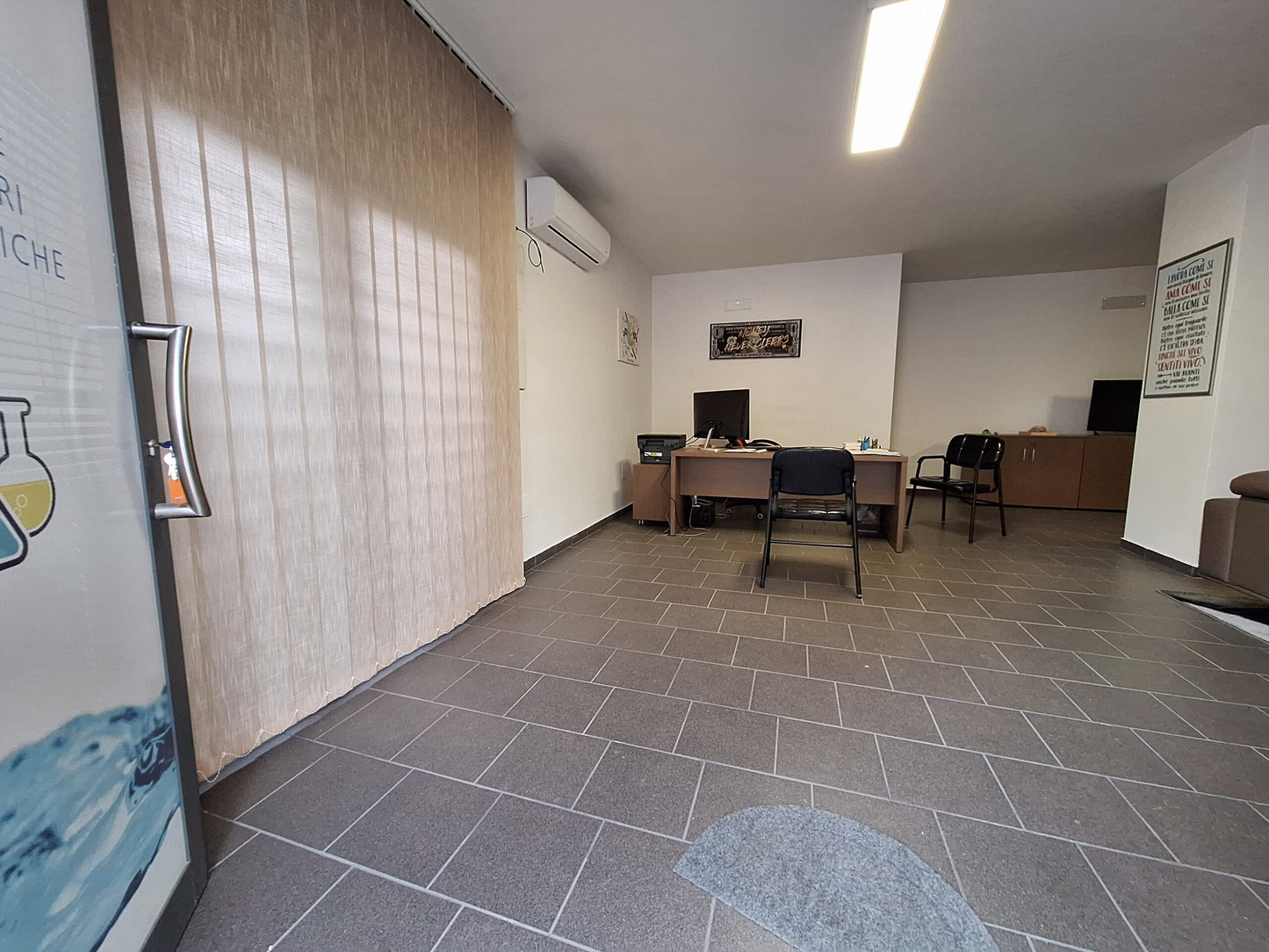 Locale commerciale in vendita ad Angri