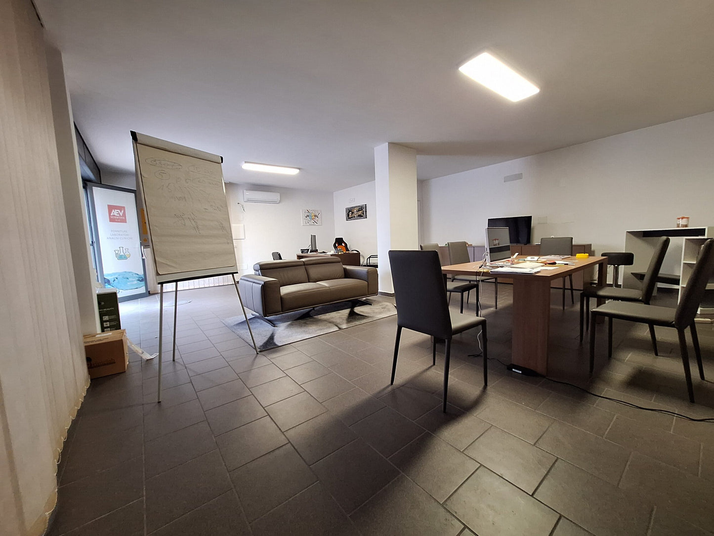 Locale commerciale in vendita ad Angri