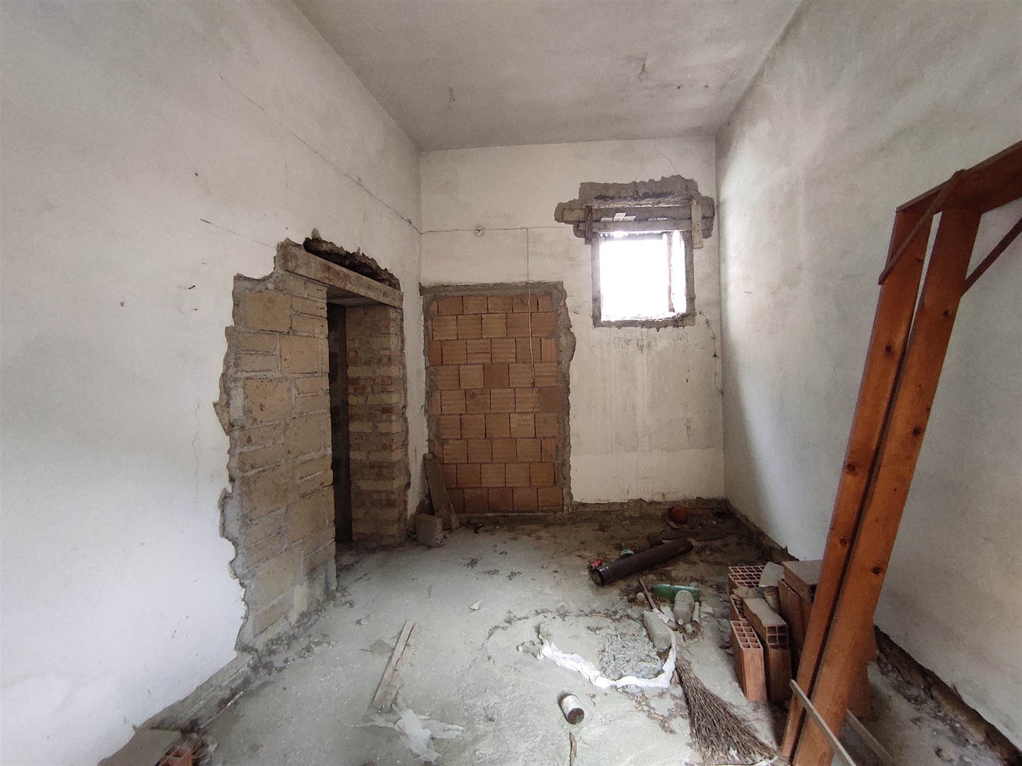 Soluzione semi indipendente su 3 livelli con terrazzi – Via D’Amato, Castel San Giorgio