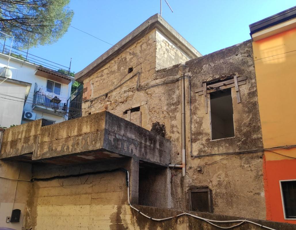 Soluzione semi indipendente su 3 livelli con terrazzi – Via D’Amato, Castel San Giorgio