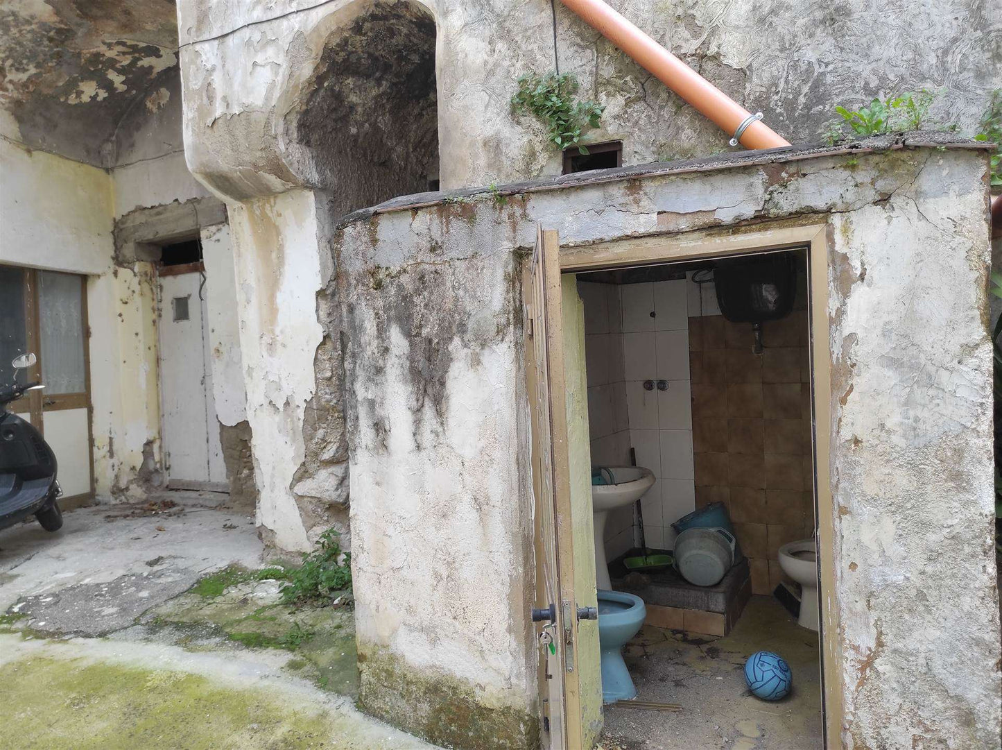 Soluzione semi indipendente su 3 livelli con terrazzi – Via D’Amato, Castel San Giorgio