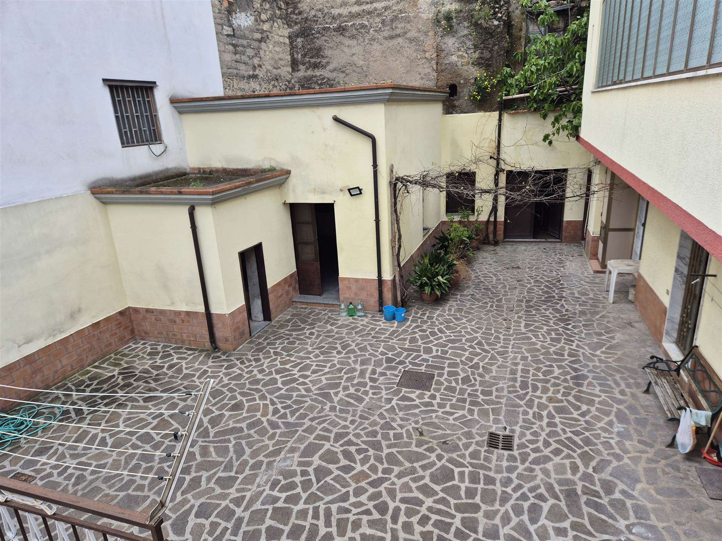 Soluzione Semi Indipendente con Spazi Esterni Privati – Centro di Roccapiemonte