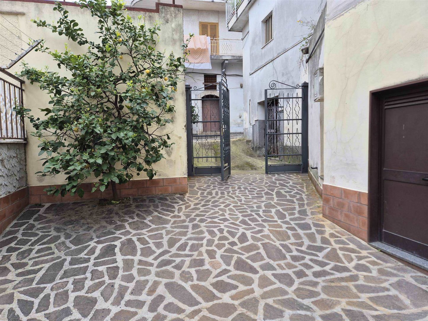 Soluzione Semi Indipendente con Spazi Esterni Privati – Centro di Roccapiemonte