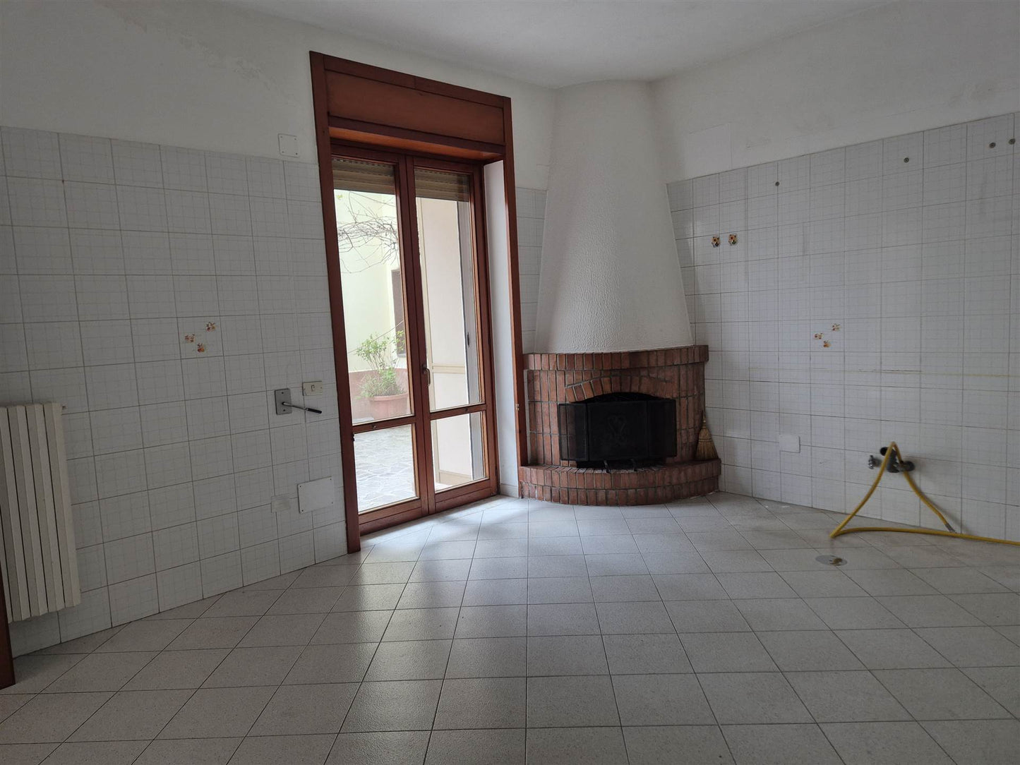 Soluzione Semi Indipendente con Spazi Esterni Privati – Centro di Roccapiemonte