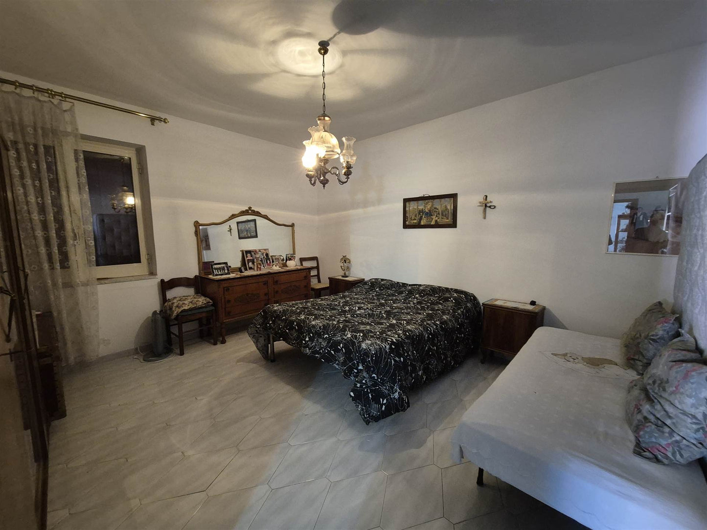 Soluzione bifamiliare con giardino, garage e terrazzo – Sarno