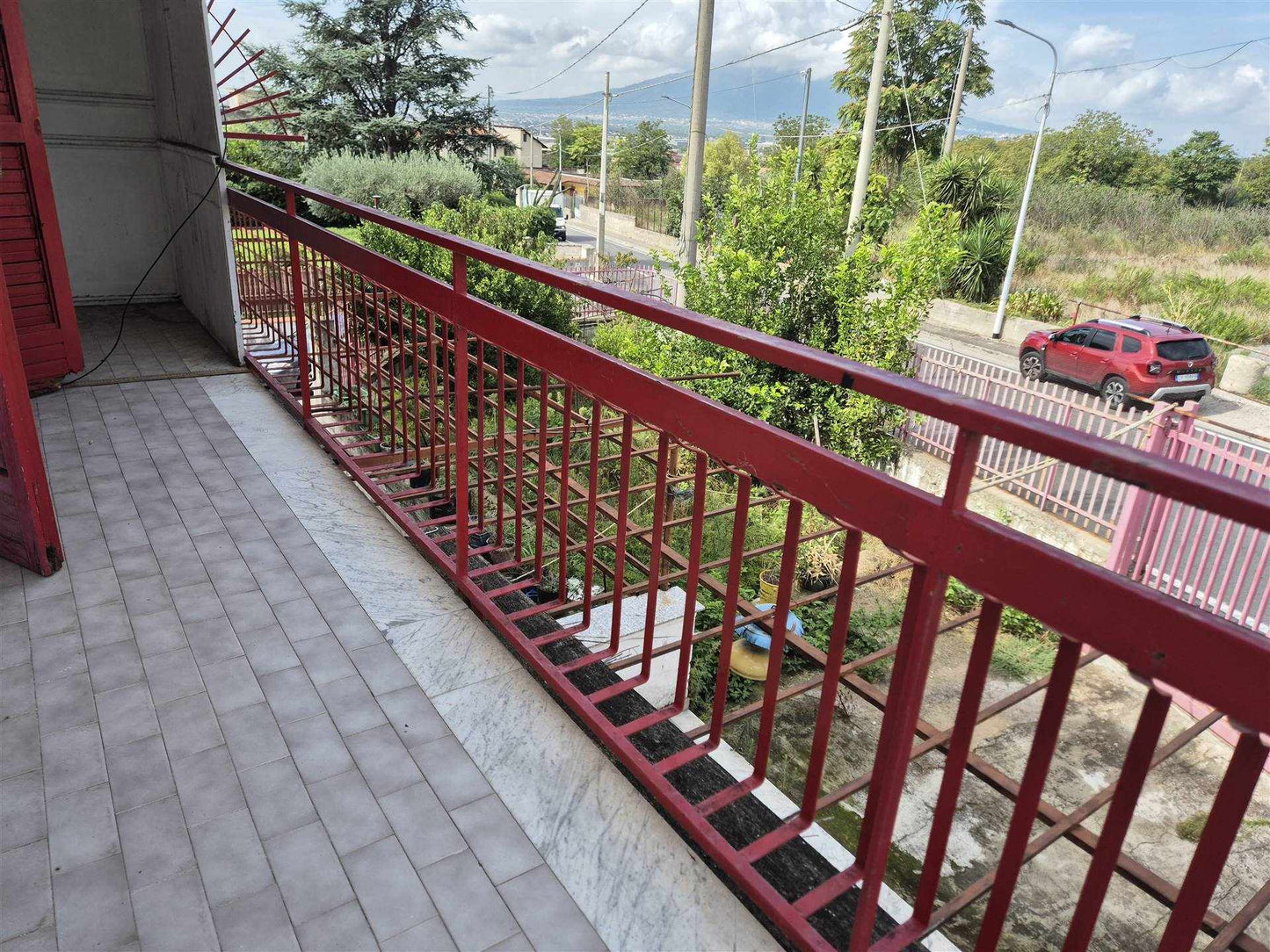Soluzione bifamiliare con giardino, garage e terrazzo – Sarno