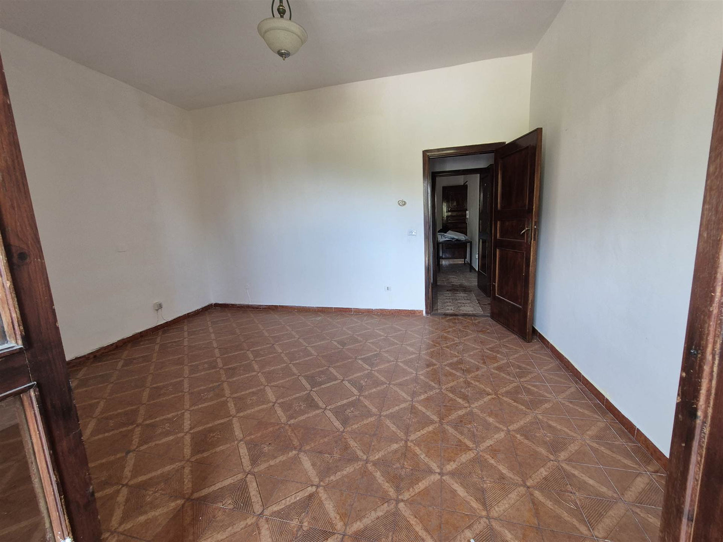 Soluzione bifamiliare con giardino, garage e terrazzo – Sarno