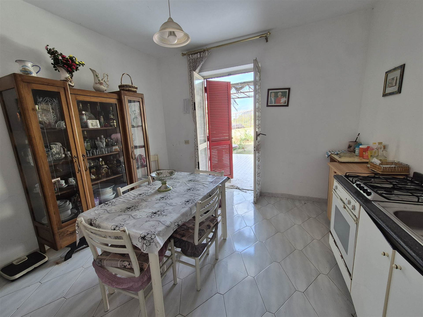 Soluzione bifamiliare con giardino, garage e terrazzo – Sarno
