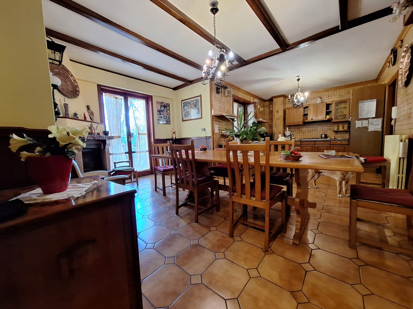 Villa di 720 mq su 4 Livelli in Vendita a Corbara