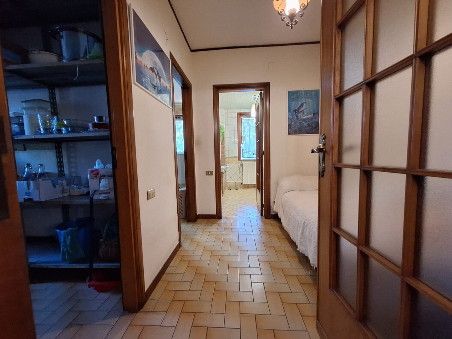 Villa di 720 mq su 4 Livelli in Vendita a Corbara