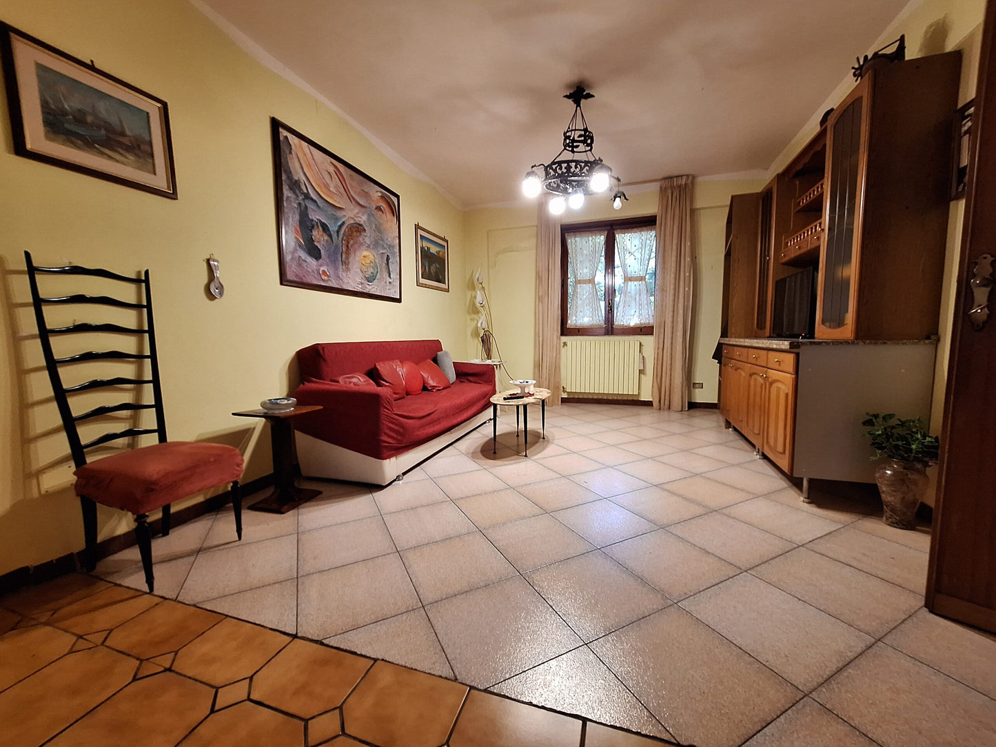Villa di 720 mq su 4 Livelli in Vendita a Corbara