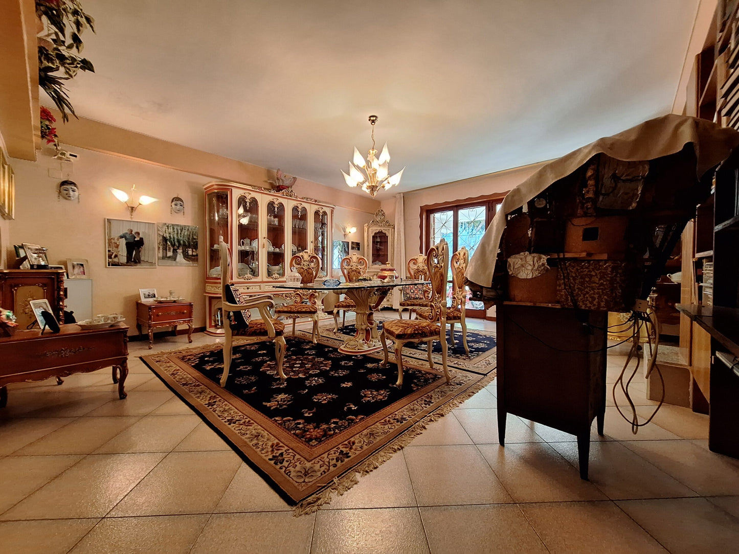 Villa di 720 mq su 4 Livelli in Vendita a Corbara