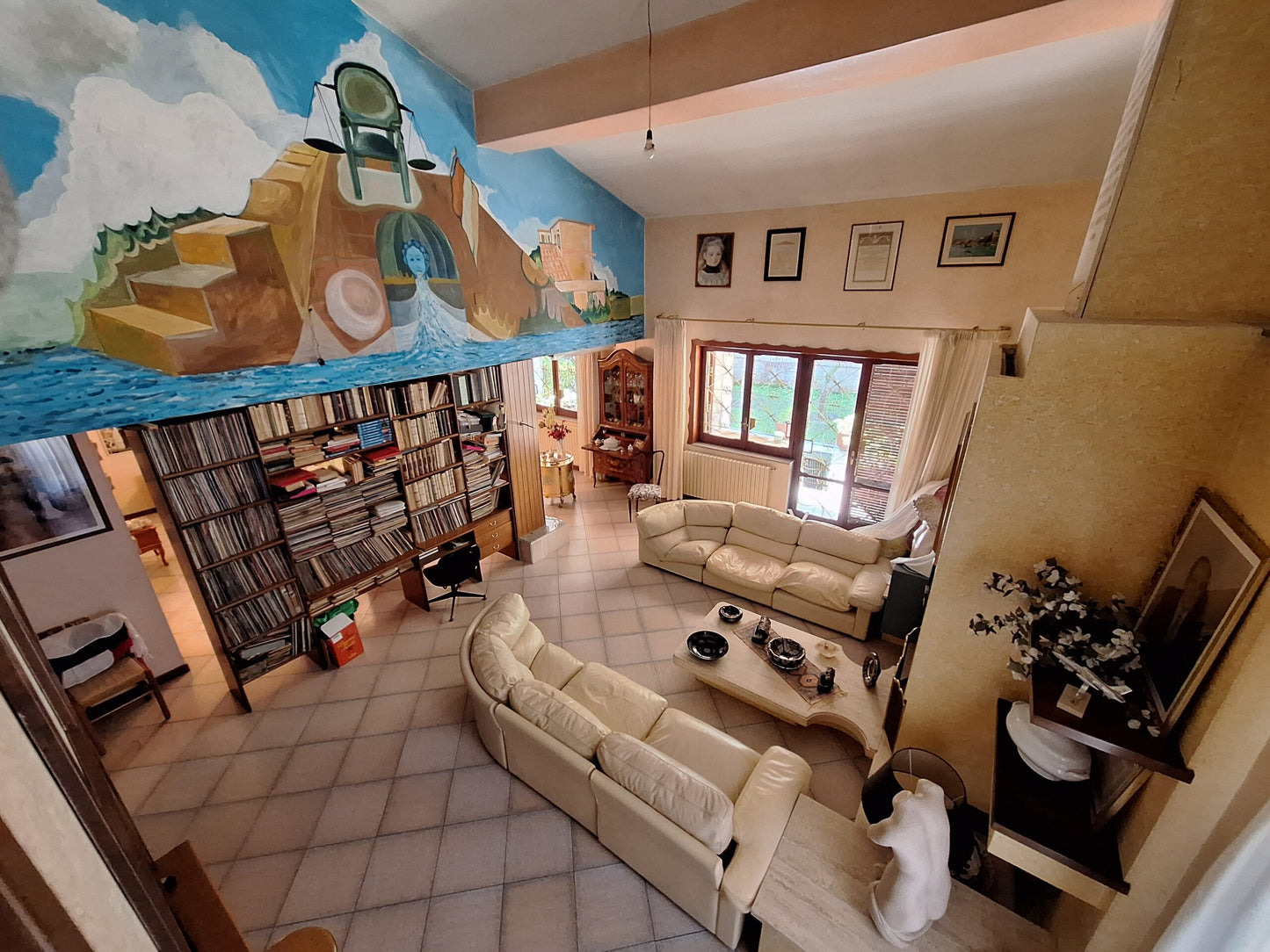 Villa di 720 mq su 4 Livelli in Vendita a Corbara