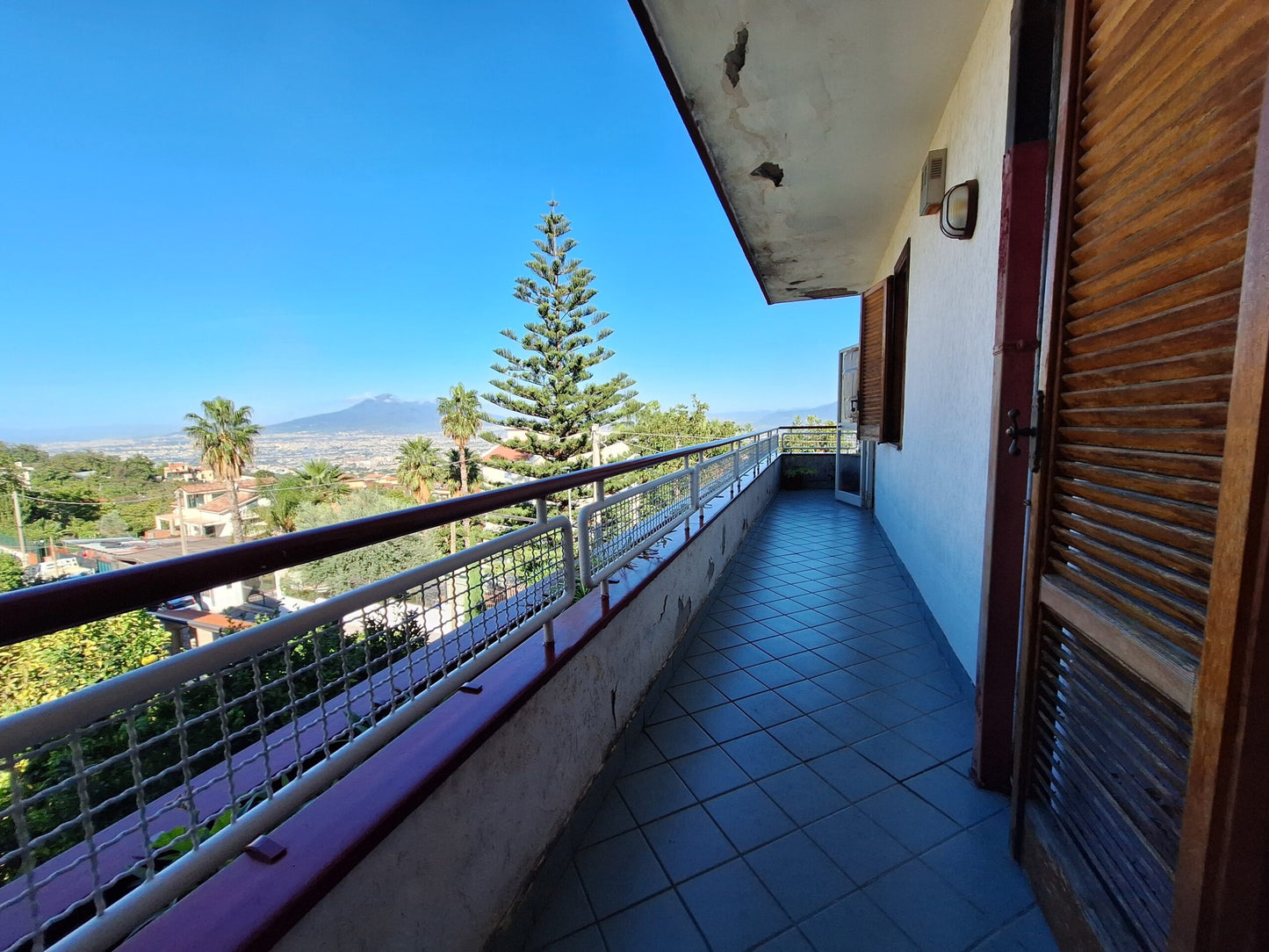 Villa di 720 mq su 4 Livelli in Vendita a Corbara