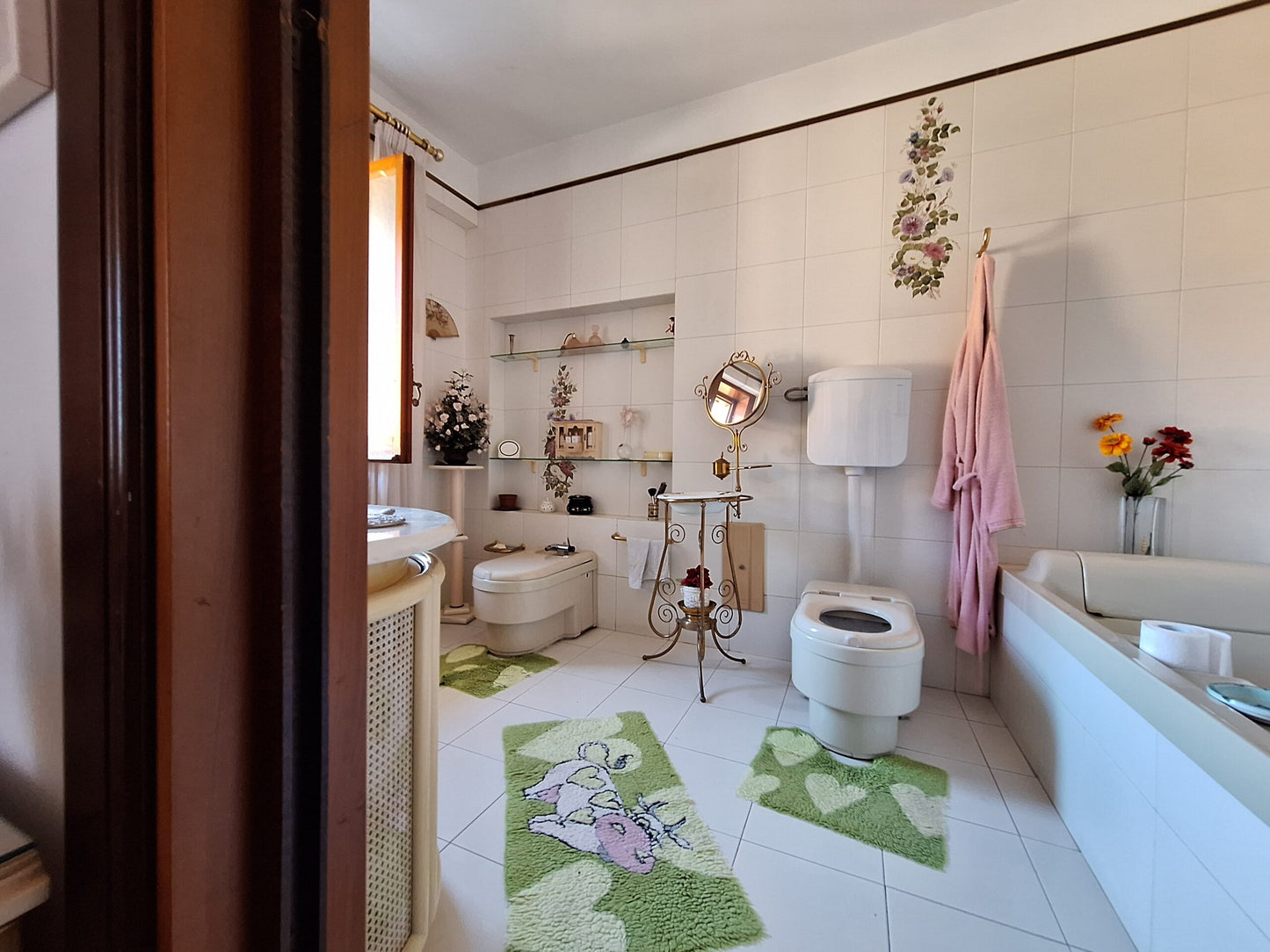Villa di 720 mq su 4 Livelli in Vendita a Corbara