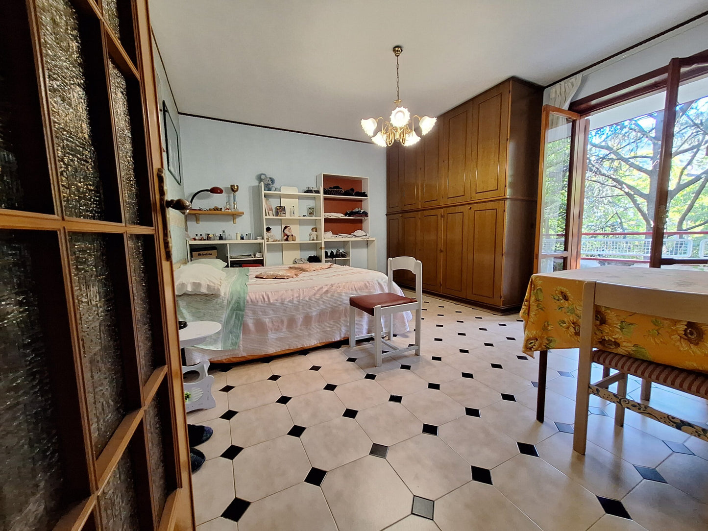 Villa di 720 mq su 4 Livelli in Vendita a Corbara