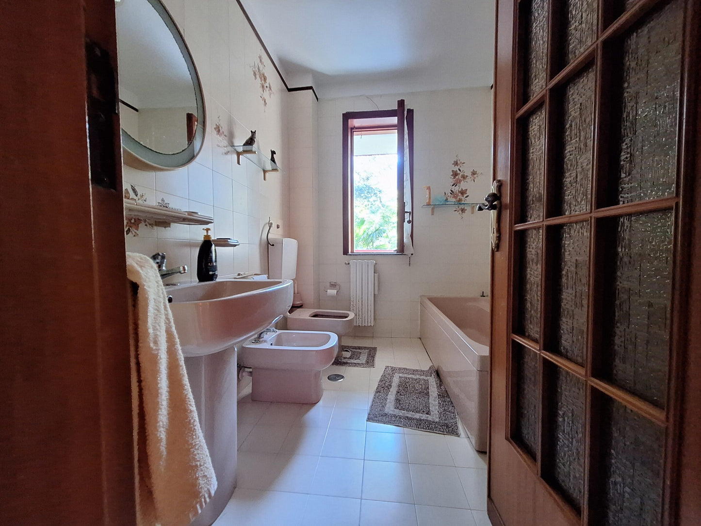 Villa di 720 mq su 4 Livelli in Vendita a Corbara
