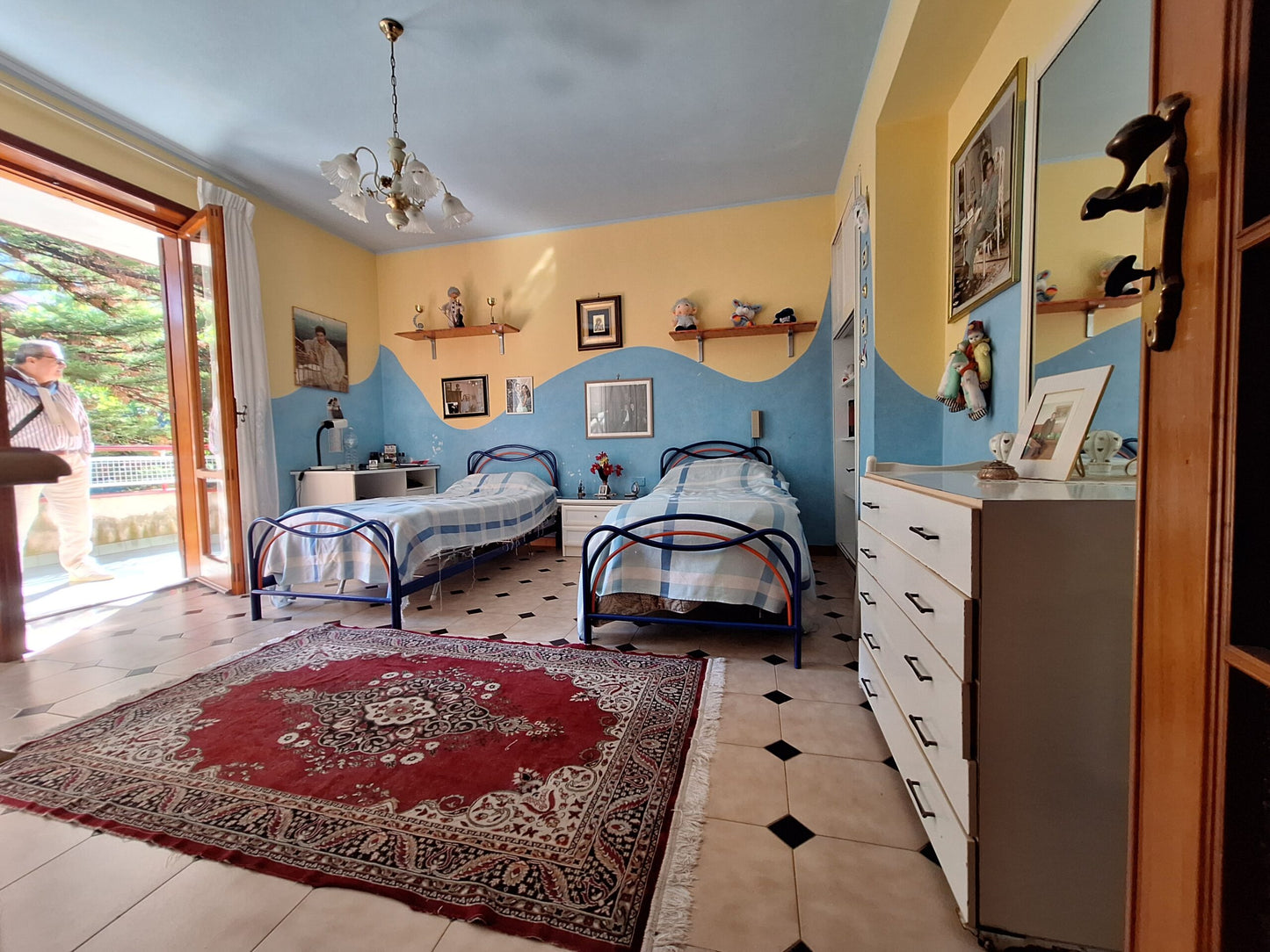 Villa di 720 mq su 4 Livelli in Vendita a Corbara