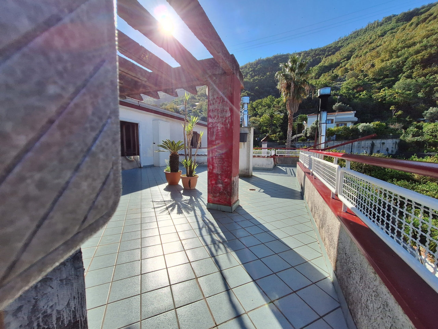 Villa di 720 mq su 4 Livelli in Vendita a Corbara