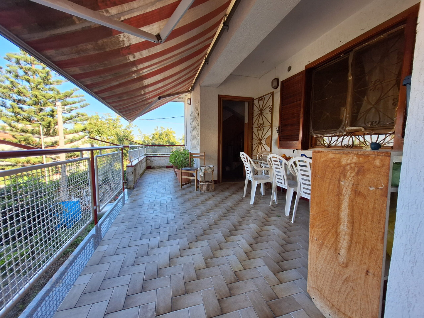 Villa di 720 mq su 4 Livelli in Vendita a Corbara