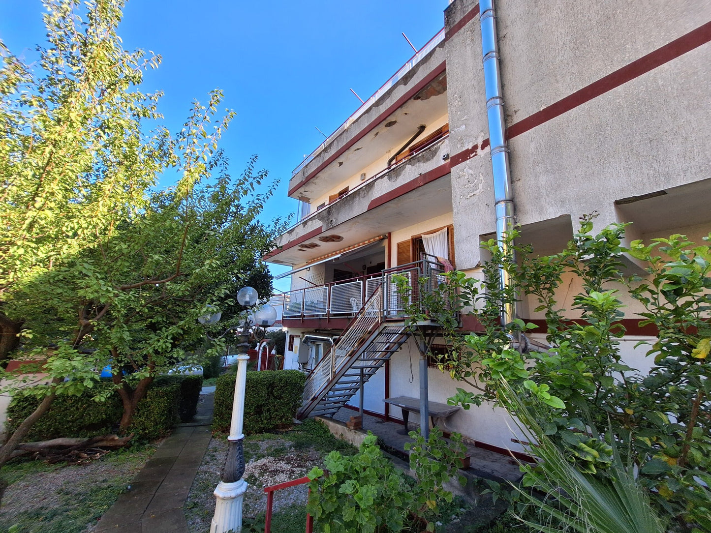 Villa di 720 mq su 4 Livelli in Vendita a Corbara