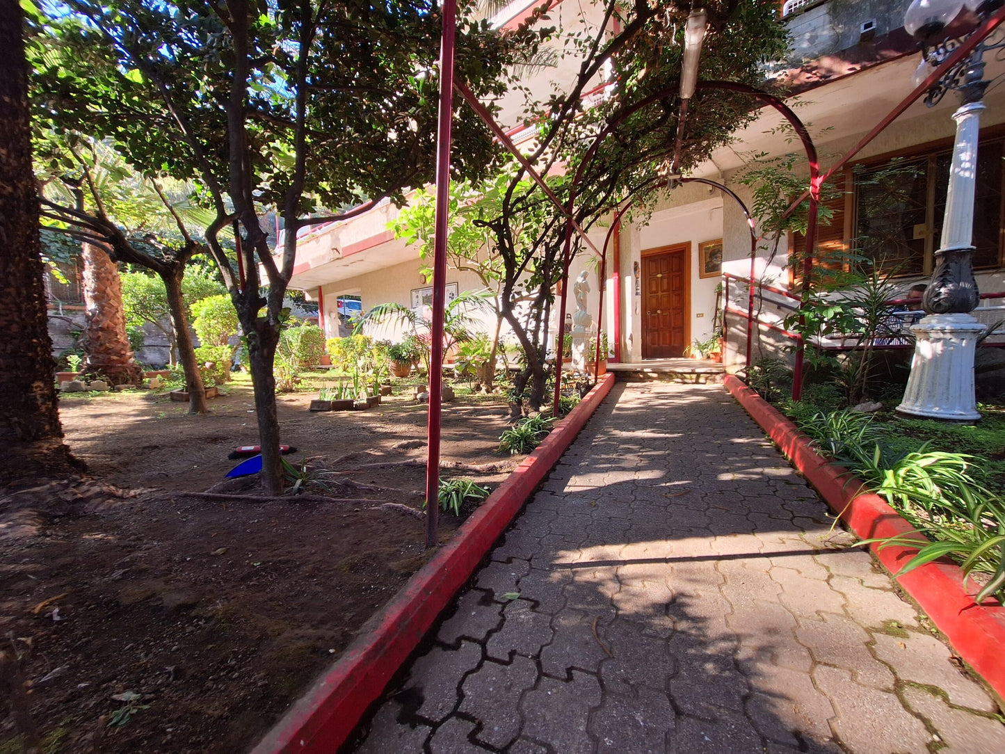 Villa di 720 mq su 4 Livelli in Vendita a Corbara