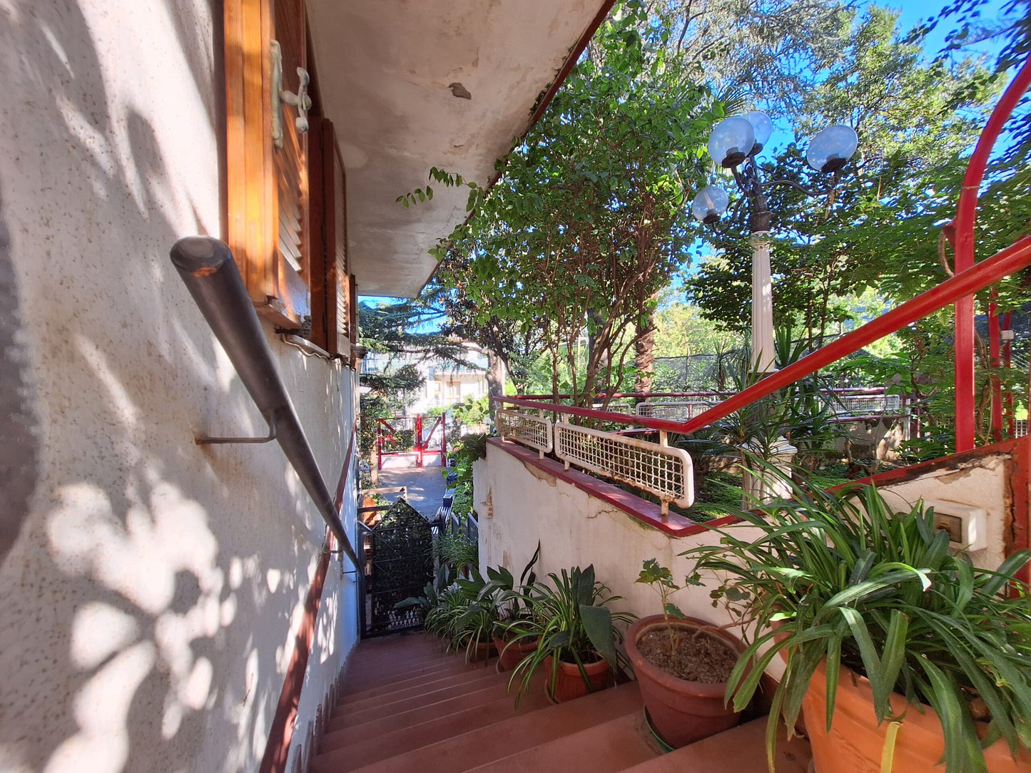 Villa di 720 mq su 4 Livelli in Vendita a Corbara