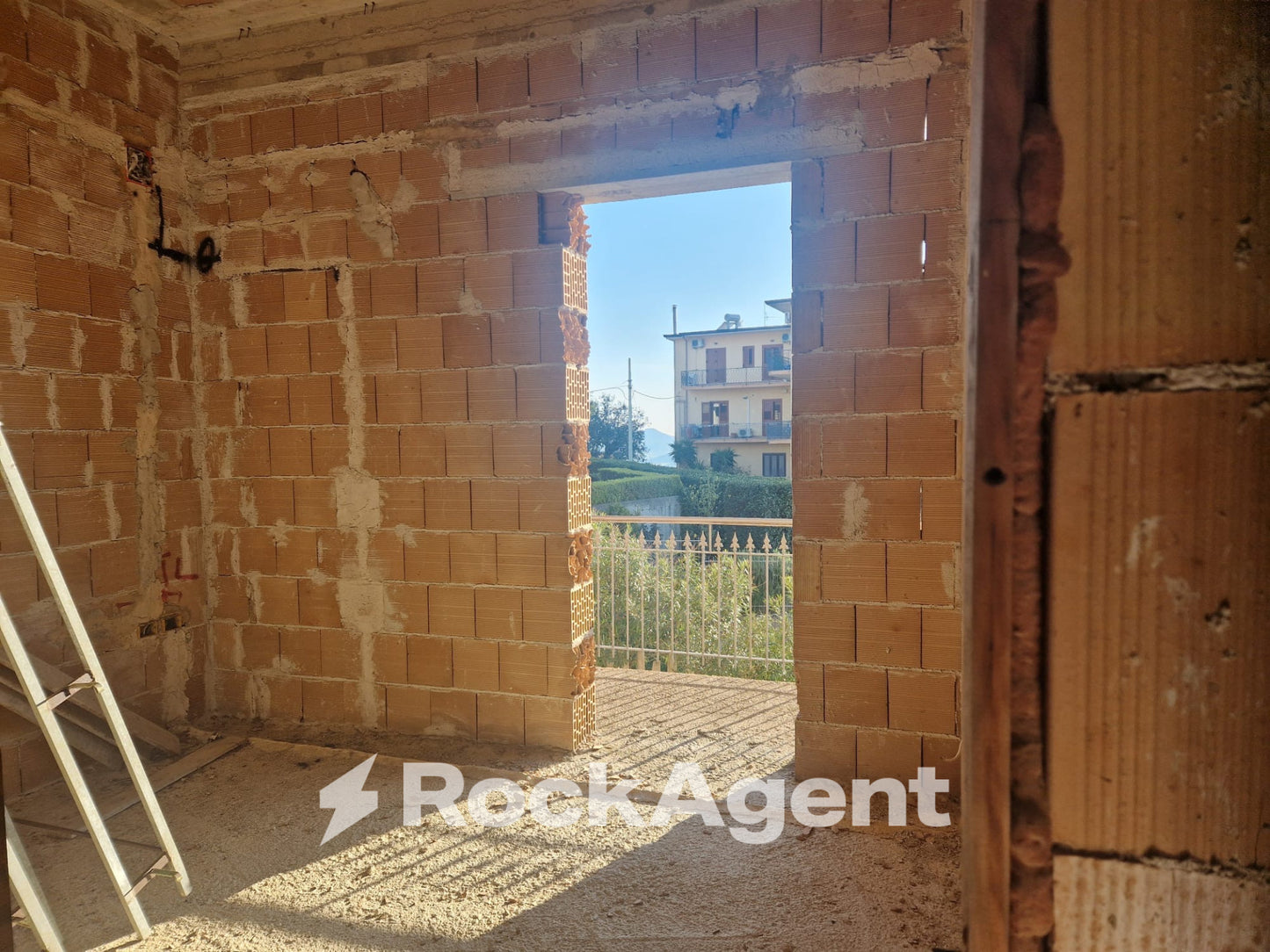 Villa di nuova costruzione con vista panoramica e giardino privato – Altavilla Silentina