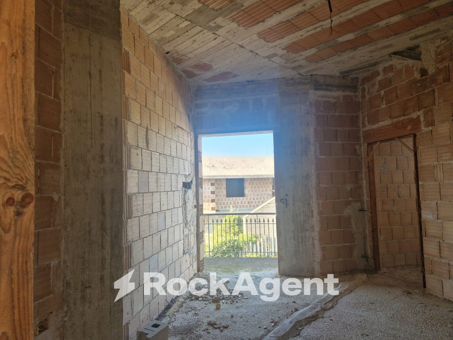 Villa di nuova costruzione con vista panoramica e giardino privato – Altavilla Silentina